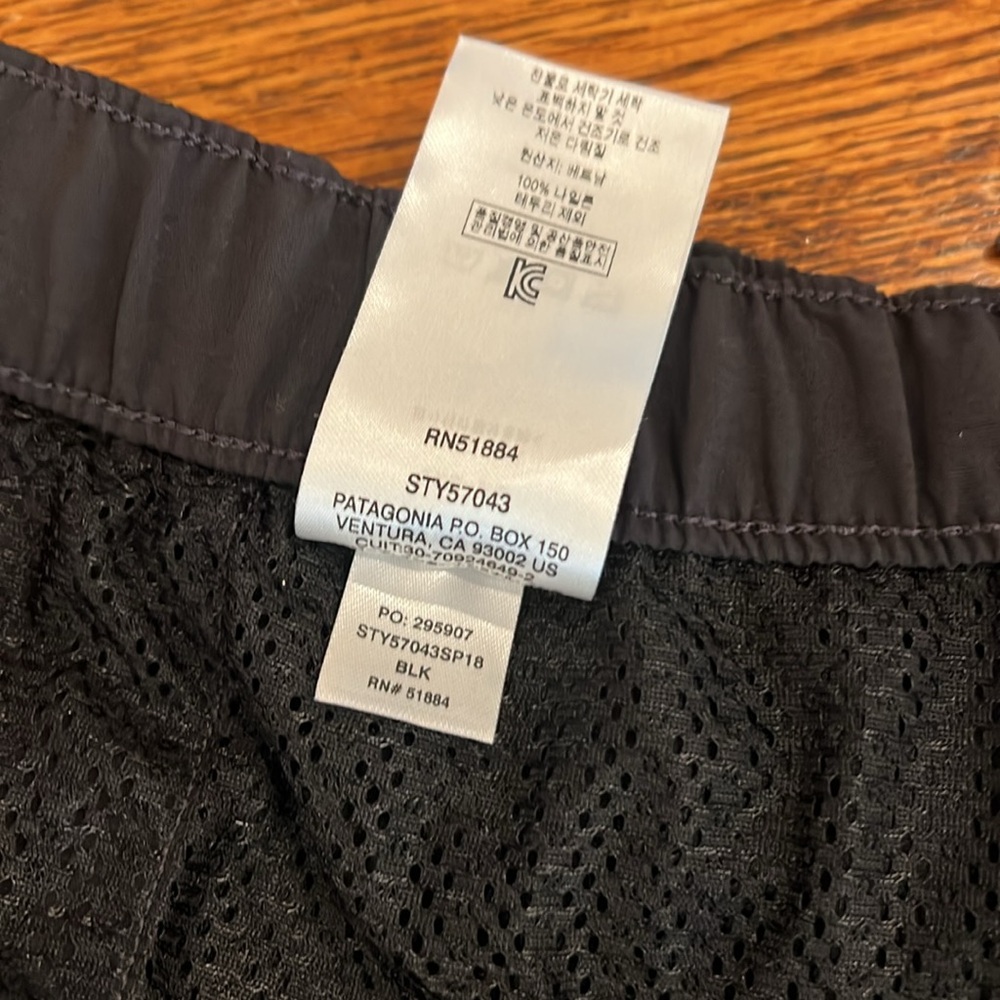 Patagonia Women's Barely Baggies Shorts - 2½" Black L - Picture 7 of 8
